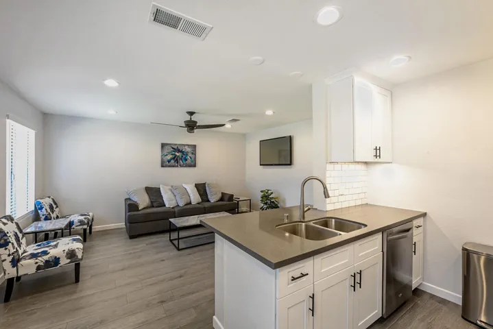 48207 Garbo Drive-22