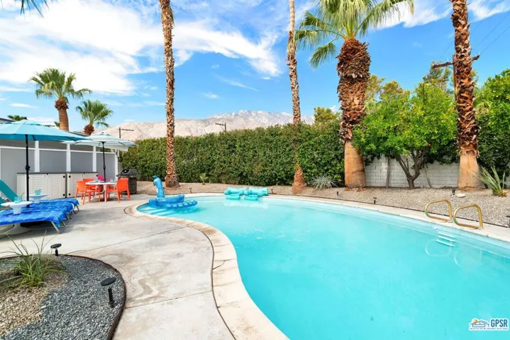 806 E Racquet Club Road, Palm Springs, California 92262