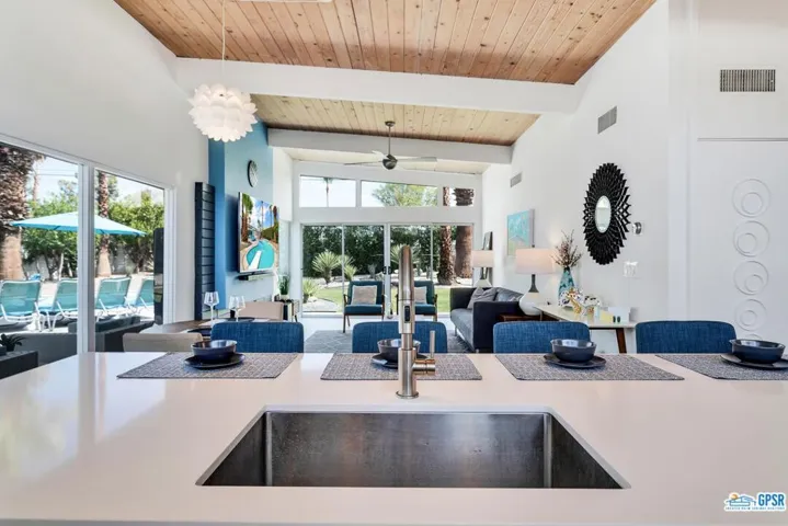 806 E Racquet Club Road, Palm Springs, California 92262