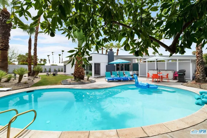 806 E Racquet Club Road, Palm Springs, California 92262