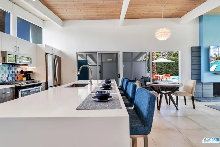 806 E Racquet Club Road, Palm Springs, California 92262