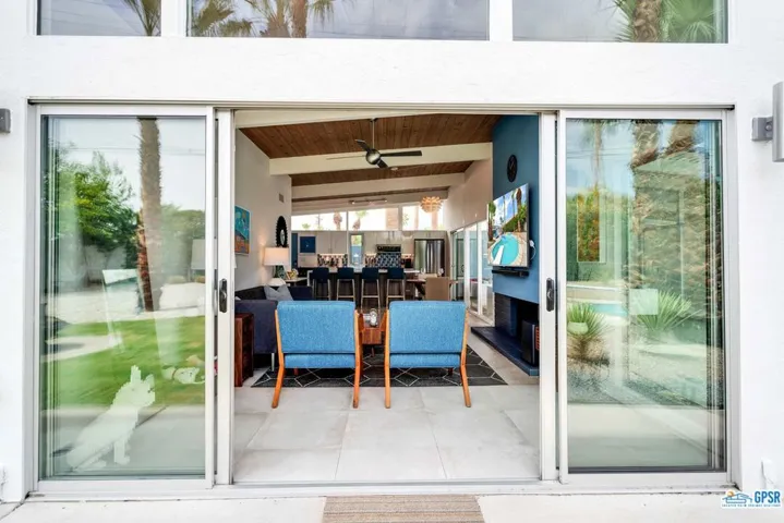 806 E Racquet Club Road, Palm Springs, California 92262