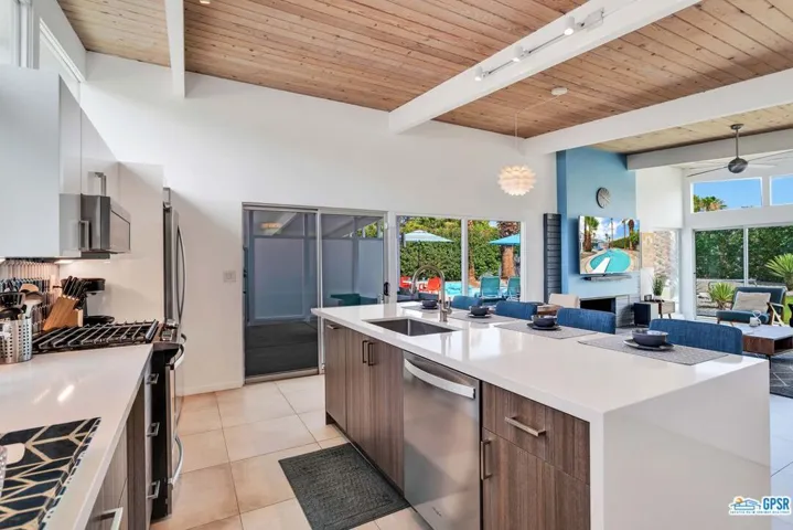 806 E Racquet Club Road, Palm Springs, California 92262
