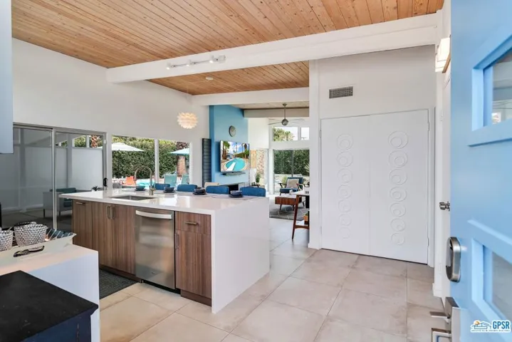 806 E Racquet Club Road, Palm Springs, California 92262