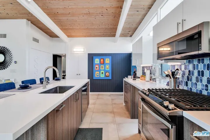 806 E Racquet Club Road, Palm Springs, California 92262