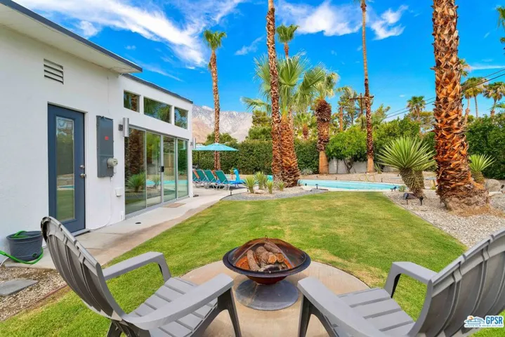 806 E Racquet Club Road, Palm Springs, California 92262