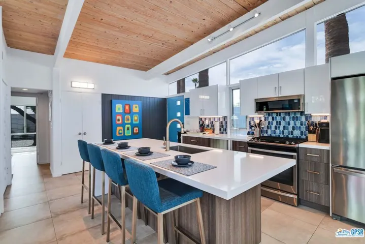 806 E Racquet Club Road, Palm Springs, California 92262