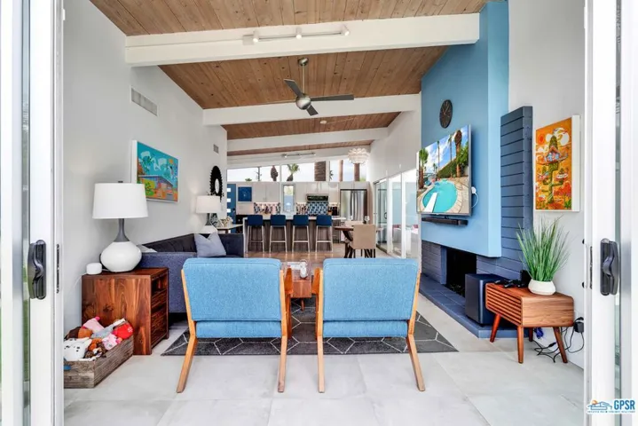 806 E Racquet Club Road, Palm Springs, California 92262