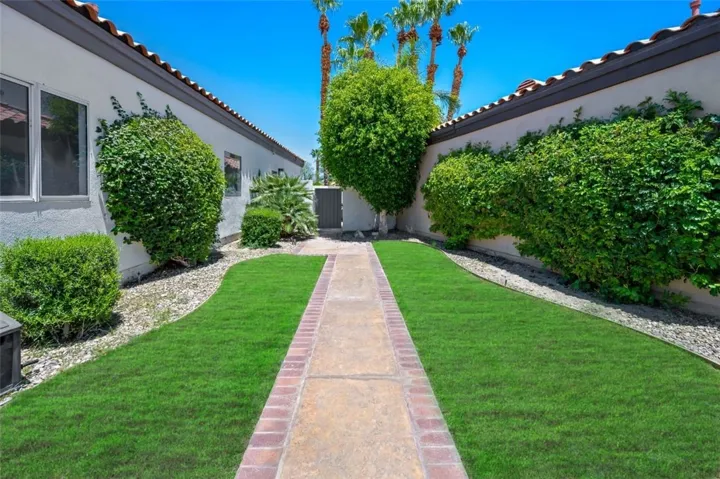 56585 Riviera, La Quinta, California 92253