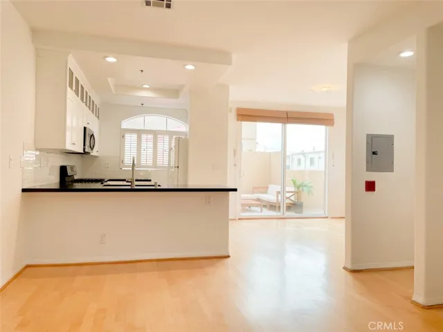 1628 E Palm Avenue 5, El Segundo, California 90245