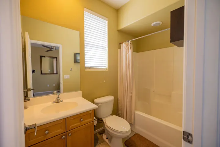 Casita Full Bath