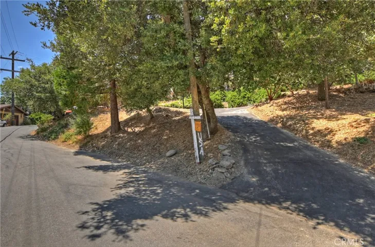210 Wylerhorn Drive, Crestline, California 92325