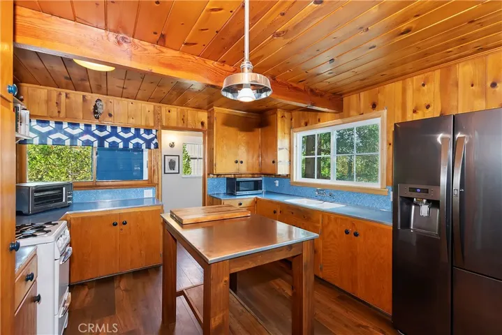 210 Wylerhorn Drive, Crestline, California 92325