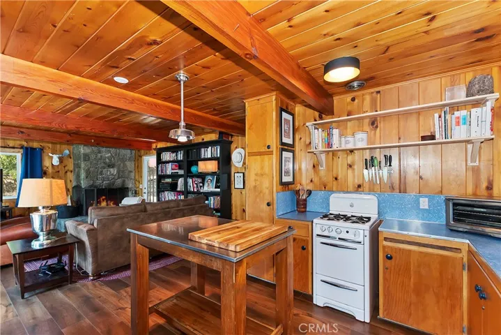 210 Wylerhorn Drive, Crestline, California 92325