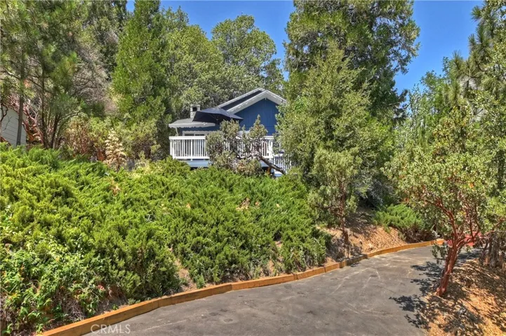 210 Wylerhorn Drive, Crestline, California 92325