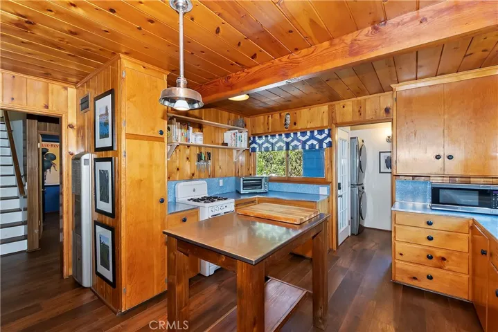 210 Wylerhorn Drive, Crestline, California 92325
