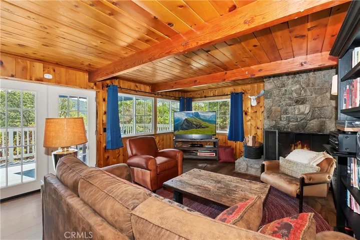 210 Wylerhorn Drive, Crestline, California 92325