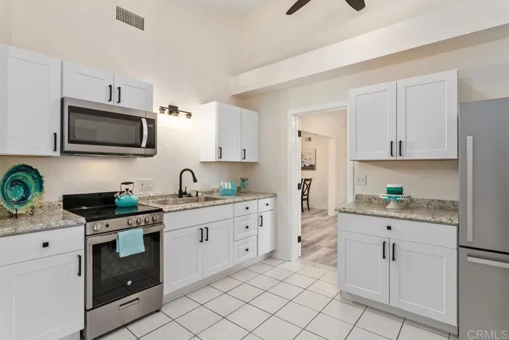 7776 Madrilena Way, Carlsbad, California 92009