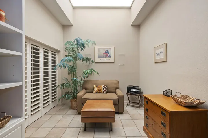 Den Office