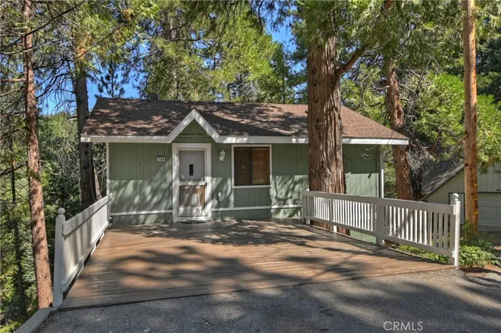 2556 Rim Of The World Drive, Running Springs, California 92382