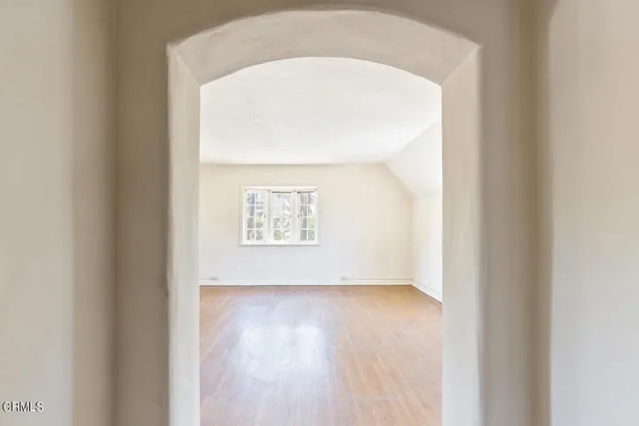 341 S Westmoreland Ave - Pierre Galant-4