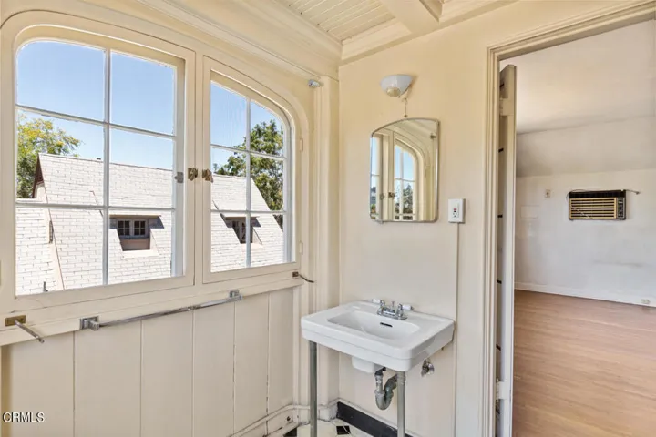 341 S Westmoreland Ave - Pierre Galant-5