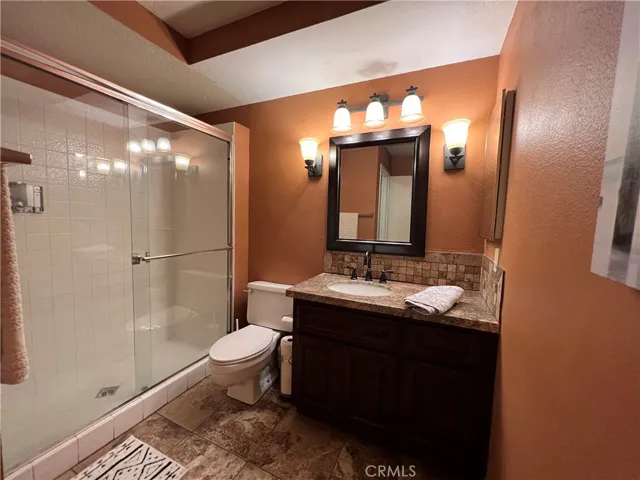 696 Vista Lago Circle N, Palm Desert, California 92211