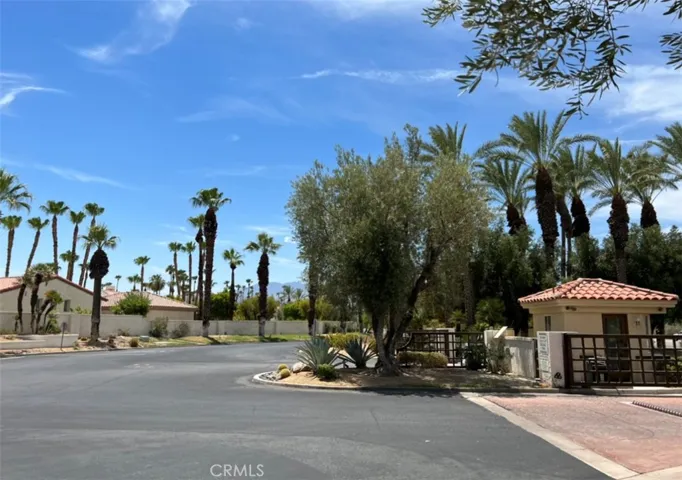 696 Vista Lago Circle N, Palm Desert, California 92211