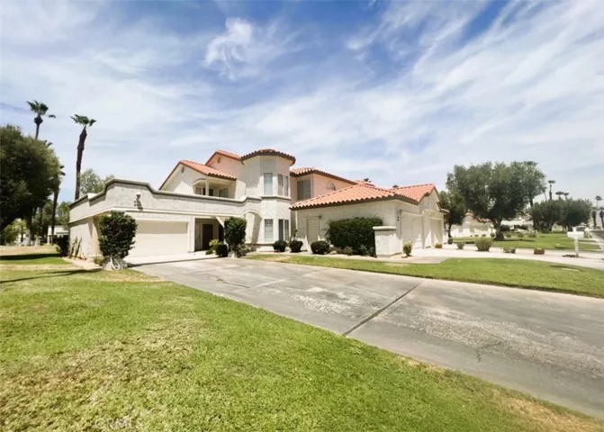 696 Vista Lago Circle N, Palm Desert, California 92211