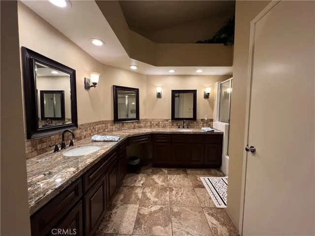 696 Vista Lago Circle N, Palm Desert, California 92211