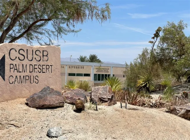 696 Vista Lago Circle N, Palm Desert, California 92211