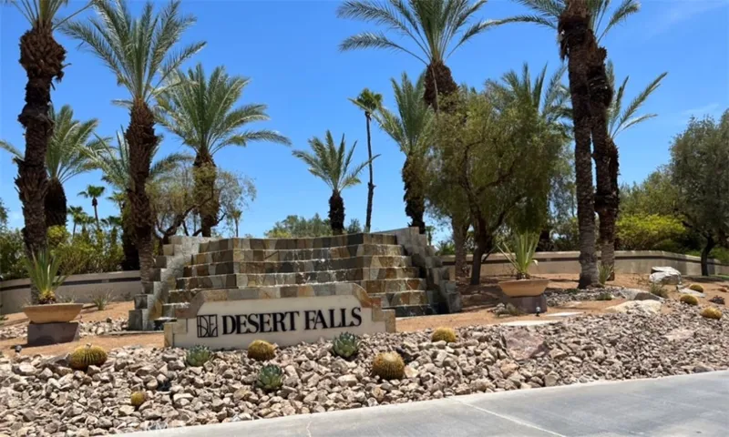 696 Vista Lago Circle N, Palm Desert, California 92211