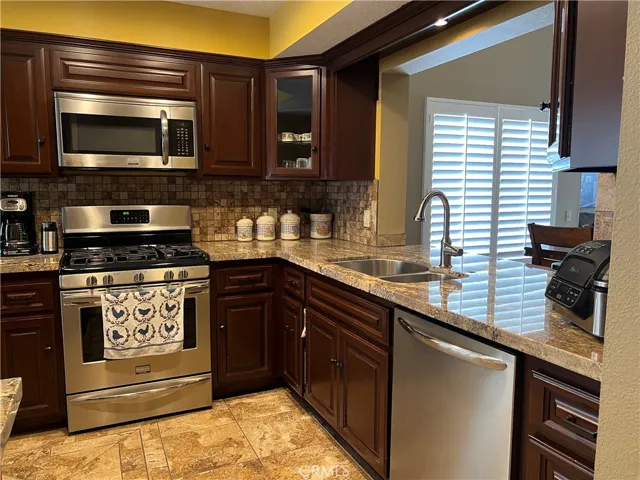 696 Vista Lago Circle N, Palm Desert, California 92211