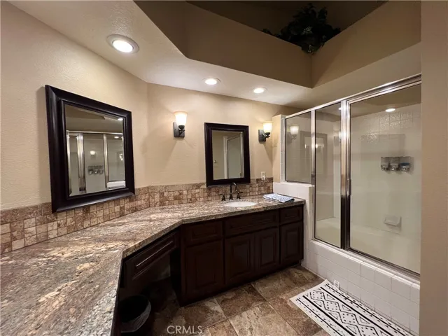696 Vista Lago Circle N, Palm Desert, California 92211