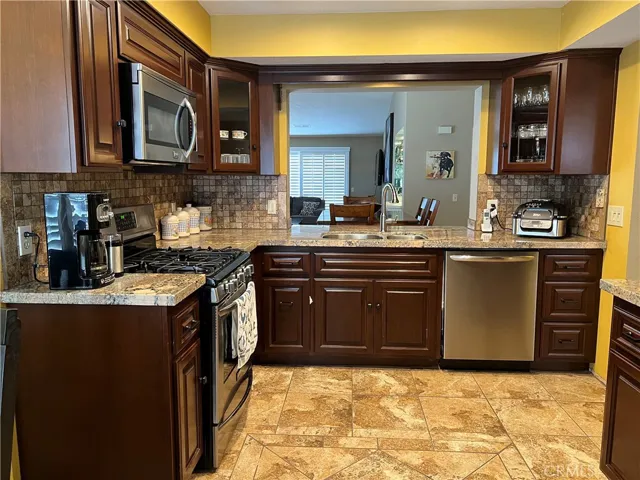 696 Vista Lago Circle N, Palm Desert, California 92211
