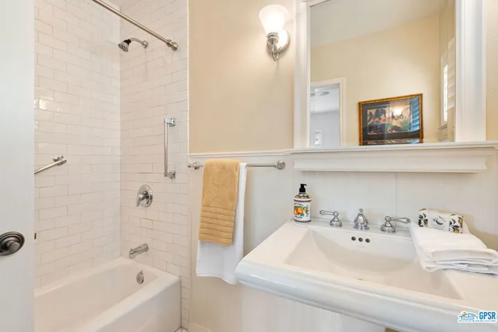 Guest Room #2 Bath