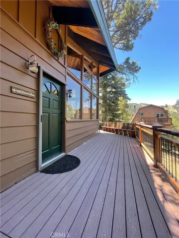 Enjoy the ski views from this beautiful location!