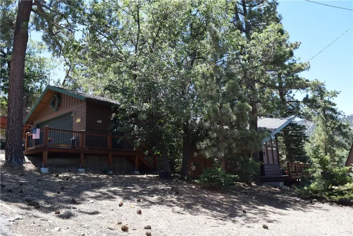 2-CAR garage at front of property, and cabin at the rear, for ski views!