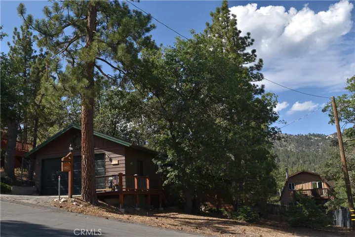 Bear Mountain Ski area is seen at the rear of the cabin!