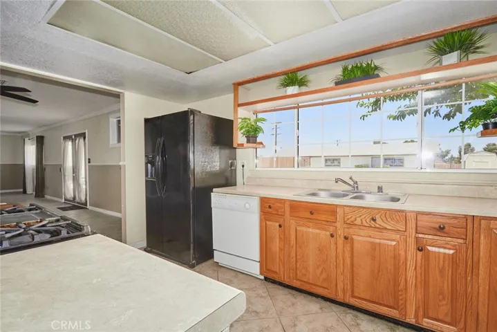 14140 Luna Road, Victorville, California 92392