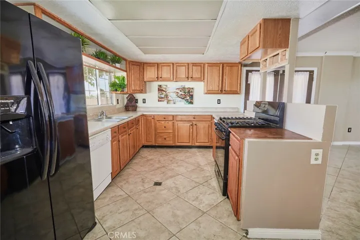 14140 Luna Road, Victorville, California 92392