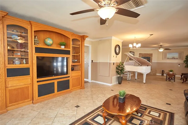 14140 Luna Road, Victorville, California 92392