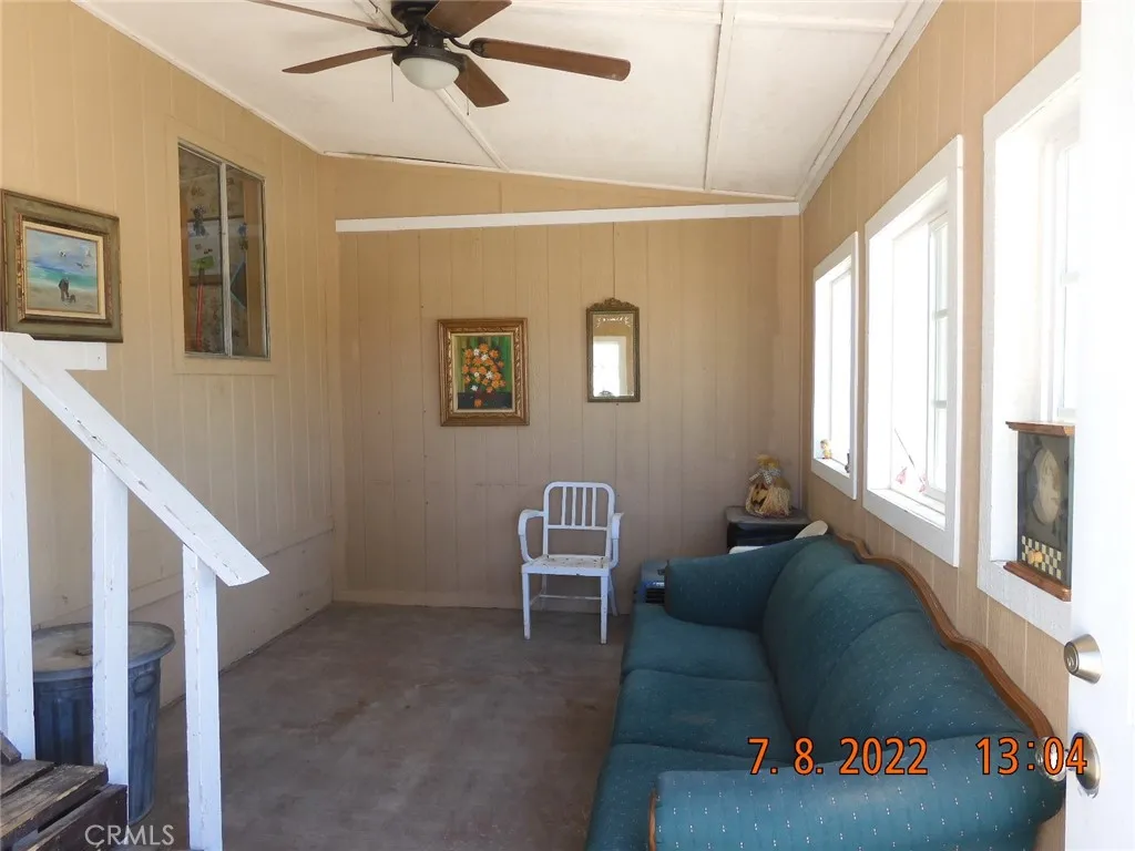 Added room, fully enclosed patio or makes a great sitting room or use for dining area