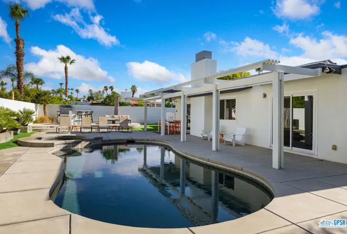 Newer pool/spa