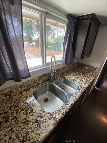 Granite counter tops.