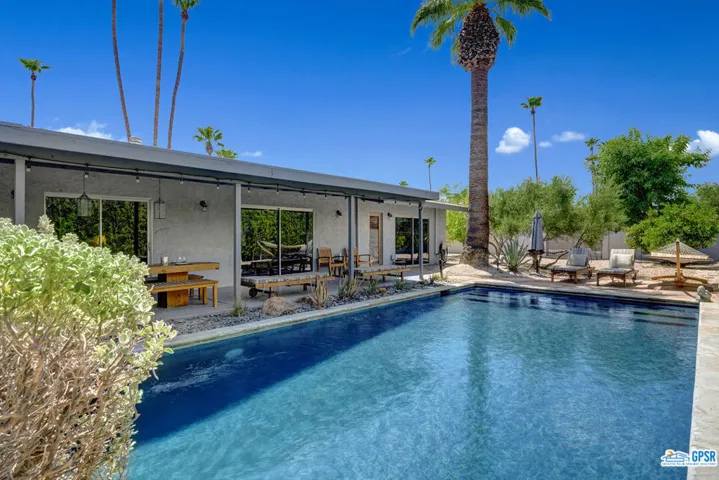 207 N Saturmino Drive, Palm Springs, California 92262