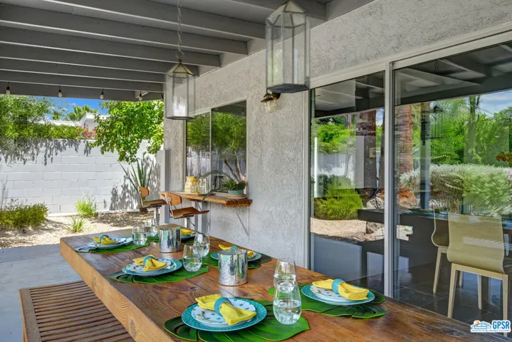 207 N Saturmino Drive, Palm Springs, California 92262