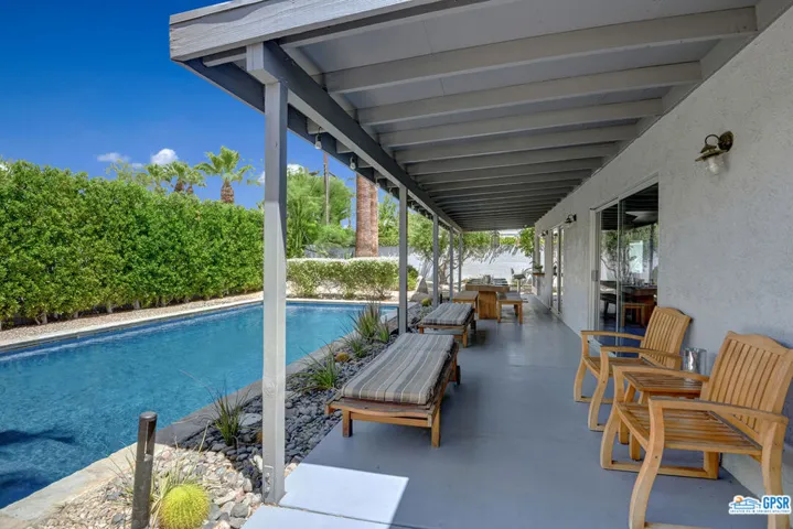 207 N Saturmino Drive, Palm Springs, California 92262