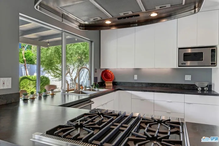 207 N Saturmino Drive, Palm Springs, California 92262
