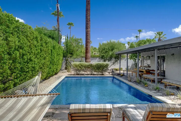 207 N Saturmino Drive, Palm Springs, California 92262